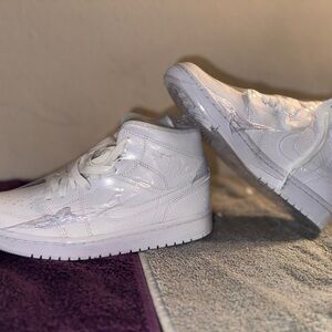 Air Jordan 1 Mid White Snakeskin BQ6472-110 Size 6.5(M)/8.5(W)